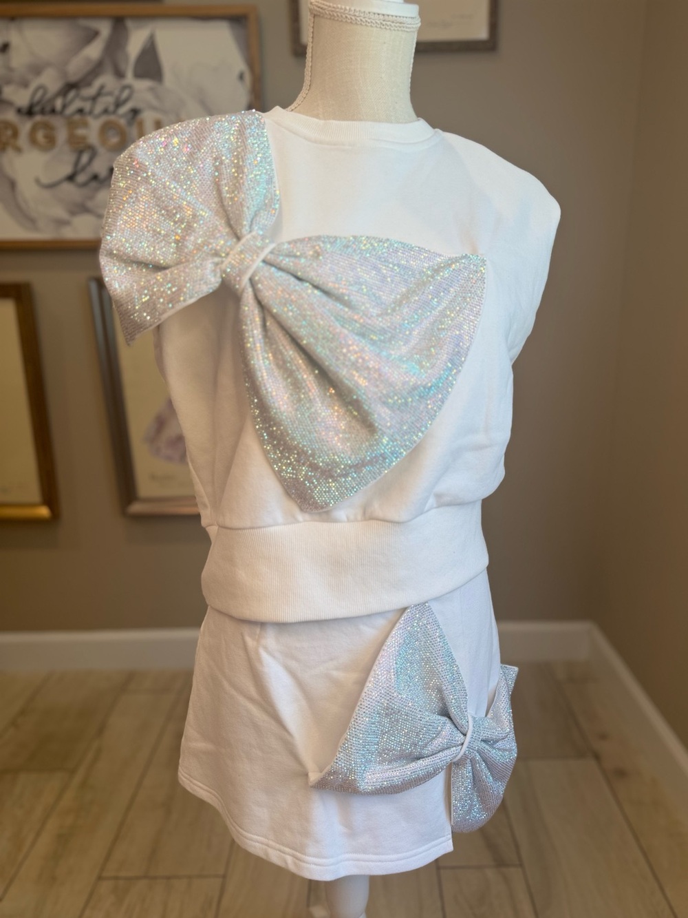 NWT! QUEEN OF SPARKLES White Iridescent Oversized Bow Skirt Set XS/ S